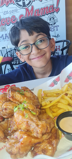 Mama's signature wings & fries